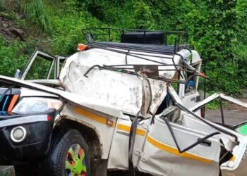 उत्तराखंड: कोटद्वार में बोलेरो पर गिरा विशाल बोल्डर, दो की मौत, पांच घायल — ऋषिकेश में भी हादसा